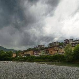 Maltempo al Nord, voli dirottati per forti temporali. Violento nubifragio a Como