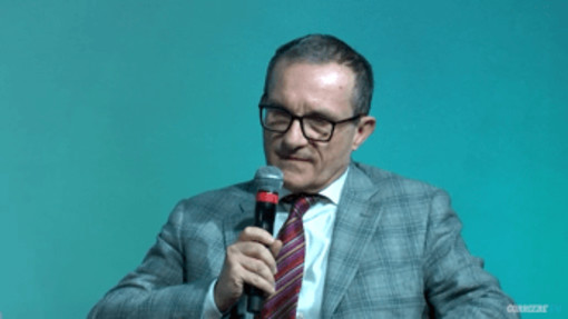 Dentis (Coripet): “Noi garantiamo il 25% di PET riciclato per i nostri consorziati, ma vanno introdotte sanzioni per garantire l’obiettivo nazionale” Dentis (Coripet): “Noi garantiamo il 25% di PET riciclato per i nostri consorziati, ma vanno introdotte sanzioni per garantire l’obiettivo nazionale”