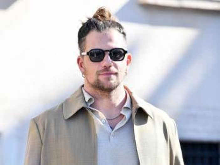 Sanremo 2026, Enrico Nigiotti chi è: gli esordi con Amici, il ruolo da papà, il nonno Tommaso Sanremo 2026, Enrico Nigiotti chi è: gli esordi con Amici, il ruolo da papà, il nonno Tommaso