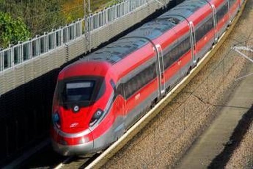 Ferrovie, ritardi di oltre 2 ore sull'Alta Velocità per inconveniente tecnico: circolazione in graduale ripresa Ferrovie, ritardi di oltre 2 ore sull'Alta Velocità per inconveniente tecnico: circolazione in graduale ripresa