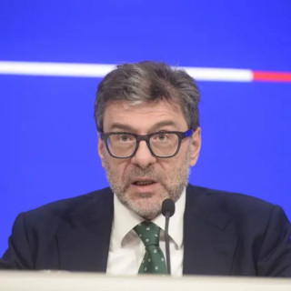 Giorgetti “Il sistema bancario ha il dovere di aiutare lo Stato”