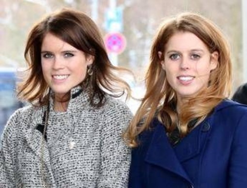 Re Carlo evita Andrew ma tiene a Beatrice ed Eugenia, come scorre la vita della famiglia reale