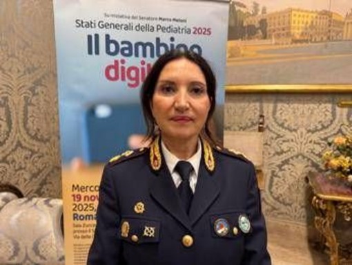 Polizia di stato: "Uso precoce smartphone espone bambini a reati e aggressioni" Polizia di stato: "Uso precoce smartphone espone bambini a reati e aggressioni"