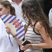 Il ventaglio è il vero accessorio dell'estate 2026: perché rinfresca davvero? La spiegazione della fisica Il ventaglio è il vero accessorio dell'estate 2026: perché rinfresca davvero? La spiegazione della fisica