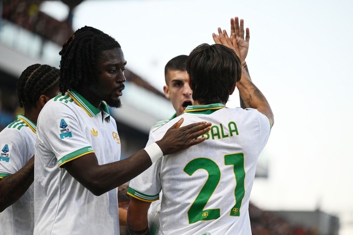 La Roma batte il Sassuolo 1-0 e aggancia il Napoli, Dybala decisivo La Roma batte il Sassuolo 1-0 e aggancia il Napoli, Dybala decisivo