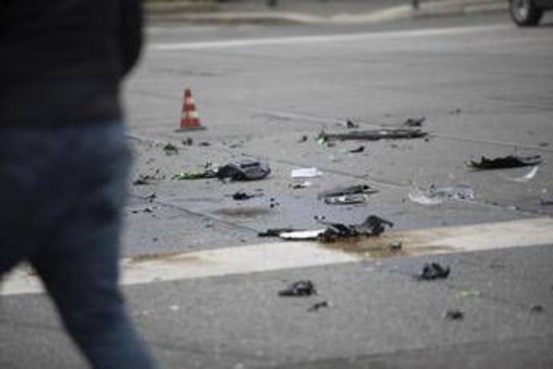 Como, schianto nella notte: morto 21enne Como, schianto nella notte: morto 21enne