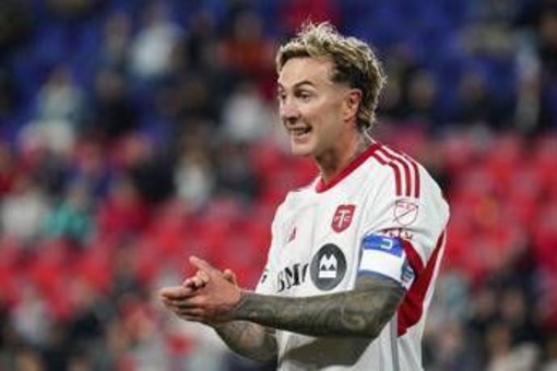 Bernardeschi, provocazione social: &quot;Sono ignorante e credo solo ai soldi&quot; - Video