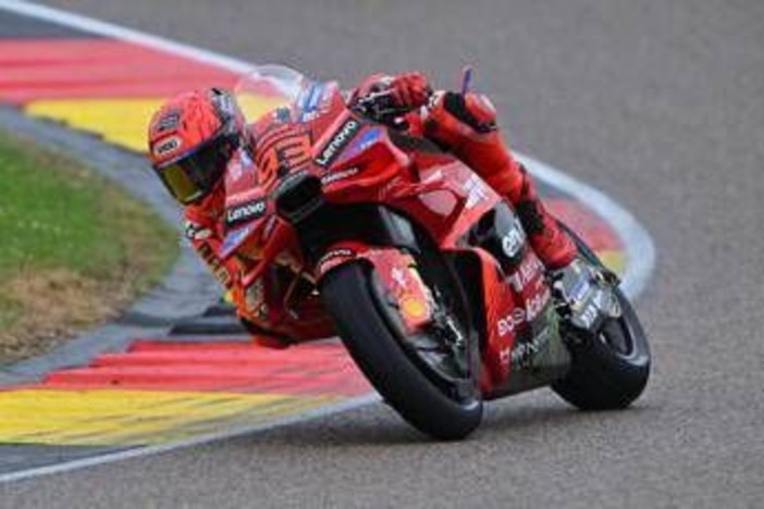 MotoGp, Marquez vince la Sprint in Ungheria davanti a Di Giannantonio. Delude Bagnaia