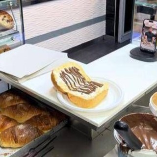 Cornetteria star di TikTok, sospesa l'attività: lavoratori in nero e violazioni igieniche Cornetteria star di TikTok, sospesa l'attività: lavoratori in nero e violazioni igieniche