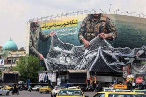 Iran, tv di Stato: "Ricevuta bozza di accordo con Usa per fine guerra e riapertura Hormuz" Iran, tv di Stato: "Ricevuta bozza di accordo con Usa per fine guerra e riapertura Hormuz"