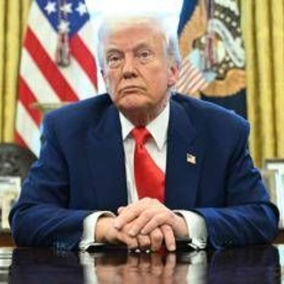 Trump, dazi e sospetti di 'insider trading'. Dem Usa: &quot;Indagate&quot;