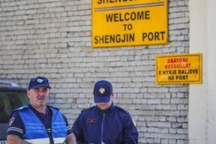 Migranti, ministro Esteri Albania: "Accordo con Italia non verrà rinnovato"