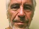 Epstein, pubblicati i file: c'è anche Clinton in piscina