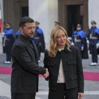 Zelensky da Meloni a Palazzo Chigi: "Sempre pronto a elezioni, mi fido di lei" Zelensky da Meloni a Palazzo Chigi: "Sempre pronto a elezioni, mi fido di lei"