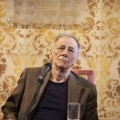 Roberto Vecchioni si prende un'altra pausa: "Statemi vicino" Roberto Vecchioni si prende un'altra pausa: "Statemi vicino"