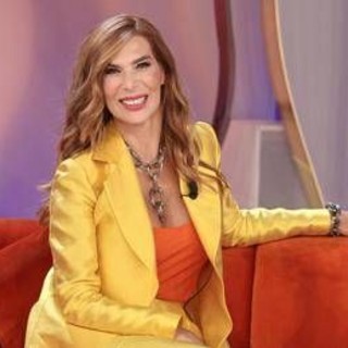 La volta buona, Veronica Maya: "Mi dicono che sono tutta rifatta, ma non è così" La volta buona, Veronica Maya: "Mi dicono che sono tutta rifatta, ma non è così"