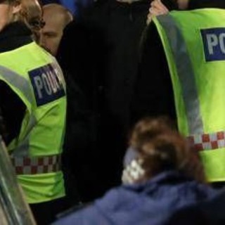 Attacco con coltello in treno, diversi feriti e due arresti nel Regno Unito Attacco con coltello in treno, diversi feriti e due arresti nel Regno Unito