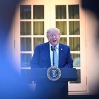 Iran, Trump: "Pronto a incontrare Pezeshkian ma anche a far saltare tutto"