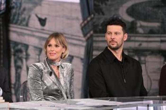 Pellegrini e Giunta, la cena romantica e il pancione: "Baricentro spostato in avanti"