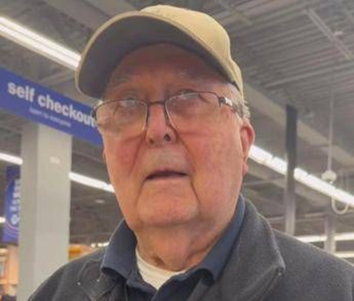 "Ho 88 anni e devo lavorare", il web gli dona 1 milione e lo manda in pensione "Ho 88 anni e devo lavorare", il web gli dona 1 milione e lo manda in pensione