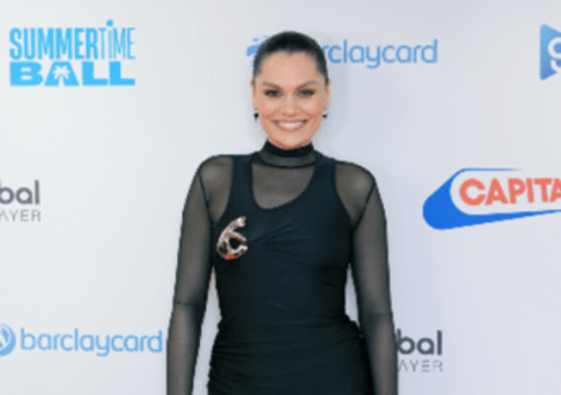 Jessie J operata per un cancro al seno: &quot;Abbraccio chi sta vivendo un momento così difficile&quot;
