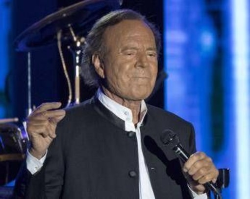 Julio Iglesias: "Contro di me accuse totalmente false, mai abusato di una donna"