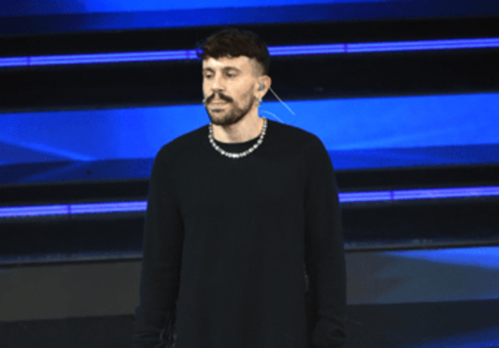 Sanremo 2026, Aiello chi è: la cover con Leo Gassmann Sanremo 2026, Aiello chi è: la cover con Leo Gassmann