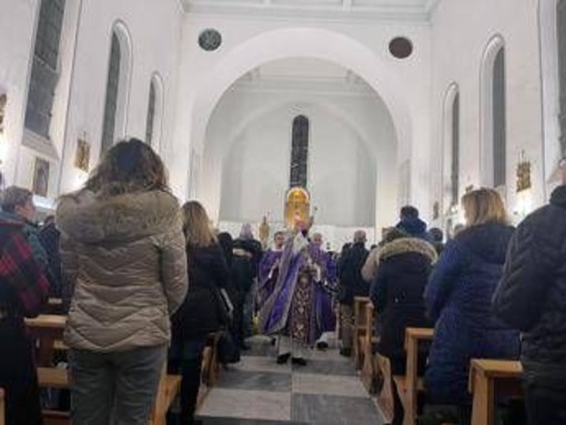 Messa di riparazione nella chiesa profanata a Ostia, cardinale Reina: "Feriti ma ne usciremo più forti" Messa di riparazione nella chiesa profanata a Ostia, cardinale Reina: "Feriti ma ne usciremo più forti"