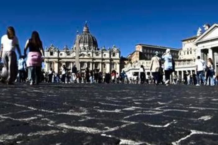 Papa Leone XIV, il fratello: "Annuncio è stato uno choc, anche io sono in cura per tumore" Papa Leone XIV, il fratello: "Annuncio è stato uno choc, anche io sono in cura per tumore"