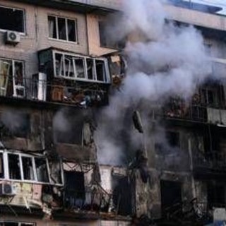 Kiev sotto attacco nella notte, centinaia di droni e missili sulla capitale