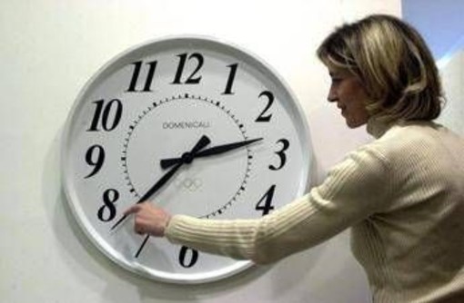 Stanotte torna l'ora solare e si dorme un'ora in più Stanotte torna l'ora solare e si dorme un'ora in più