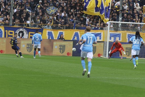 Il Parma rallenta la rincorsa del Napoli, al Tardini finisce 1-1