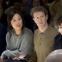 Mark Zuckerberg con la moglie alla sfilata di Prada a Milano, prove di accordo su occhiali Ai - VIDEO