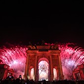 Mattarella in tram, poesia, musica e grandi star: parte Milano-Cortina