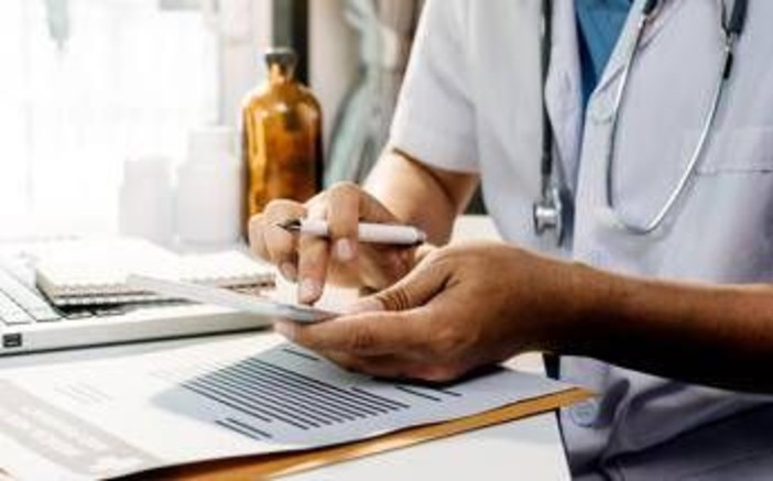 Malattia e lavoro, scatta la stretta Inps: più visite fiscali e nuove regole su orari e procedure