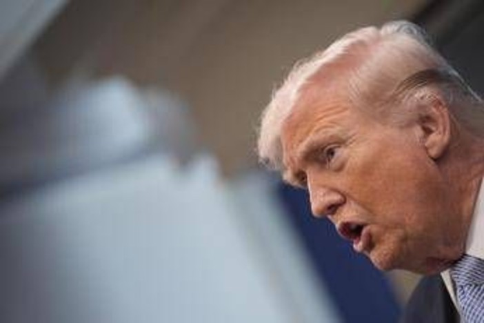 Ultimatum di Trump all'Iran, oggi la deadline: "Possiamo distruggervi" Ultimatum di Trump all'Iran, oggi la deadline: "Possiamo distruggervi"