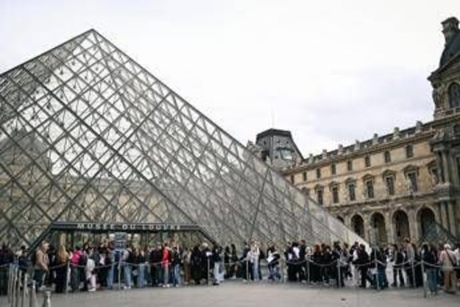 Louvre aumenta del 45% il prezzo dei biglietti per i visitatori extra-europei