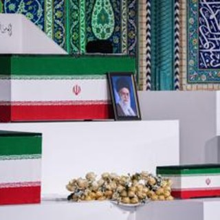 Iran, preghiera funebre per Khamenei: ci sono tre figli ma non Mojtaba Iran, preghiera funebre per Khamenei: ci sono tre figli ma non Mojtaba