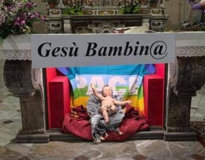 Gesù è una bambina nel presepe, Don Vitaliano: "Dio si incarna anche nelle donne"