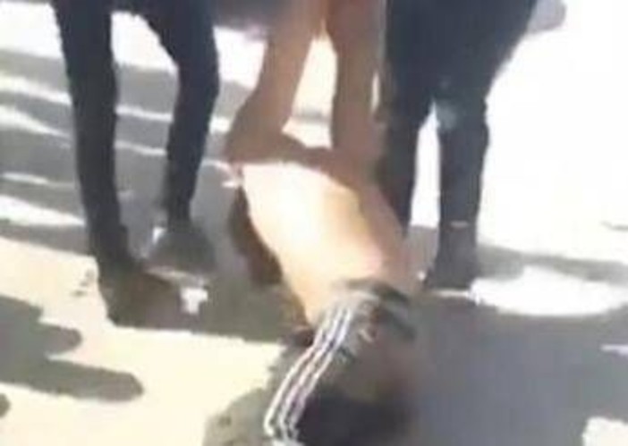 Gaza, Israele diffonde nuovo video di violenze di Hamas contro i civili palestinesi Gaza, Israele diffonde nuovo video di violenze di Hamas contro i civili palestinesi