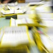 Sondaggio politico: Fdi stabile al 26,4%, Pd sotto la soglia del 20% Sondaggio politico: Fdi stabile al 26,4%, Pd sotto la soglia del 20%