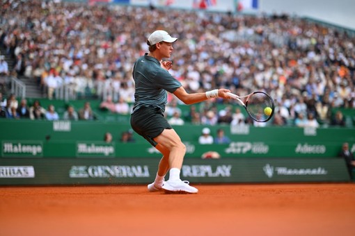 Sinner concede un set a Machac ma è ai quarti a Montecarlo