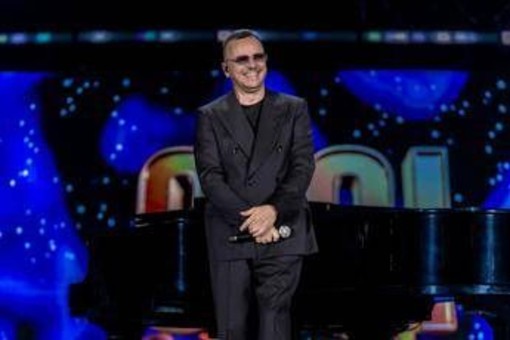 Gigi D'Alessio, il concerto stasera 24 giugno su Canale 5: gli ospiti