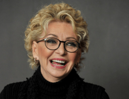 Bonaccorti, i funerali a Roma: le parole di Renato Zero, la folla a piazza del Popolo e l'affetto degli amici