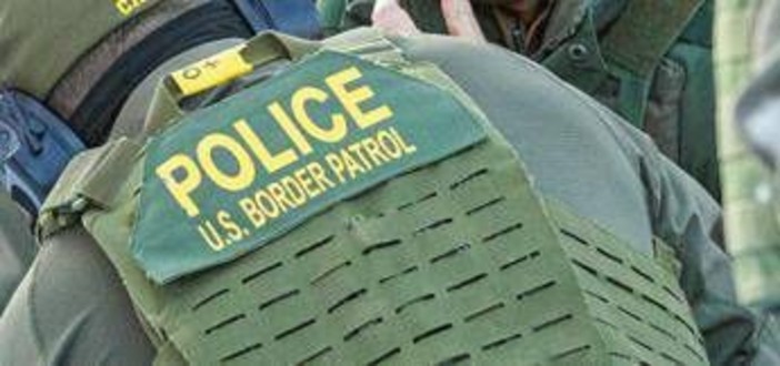 Minneapolis, il nuovo video. Vance: "L'agente è stato investito e ha sparato" Minneapolis, il nuovo video. Vance: "L'agente è stato investito e ha sparato"