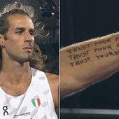 Tamberi oro nel salto in alto, il messaggio sul braccio: "Fidati di te" Tamberi oro nel salto in alto, il messaggio sul braccio: "Fidati di te"