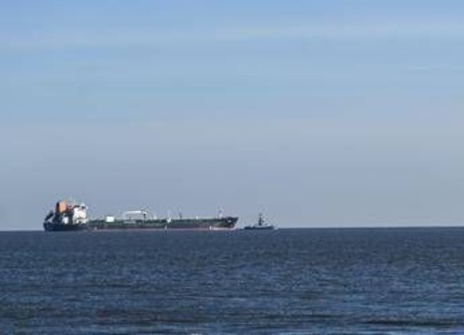 Venezuela, New York Times: "Petroliera inseguita da Usa rivendica protezione di Mosca" Venezuela, New York Times: "Petroliera inseguita da Usa rivendica protezione di Mosca"