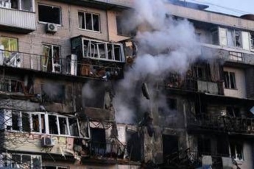 Kiev sotto attacco nella notte, centinaia di droni e missili sulla capitale