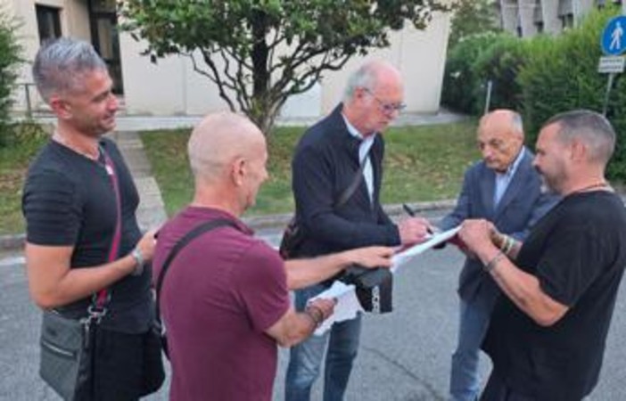 Roma non dimentica Falcao: selfie e autografi con i tifosi, poi spunta... la storica maglia numero 5