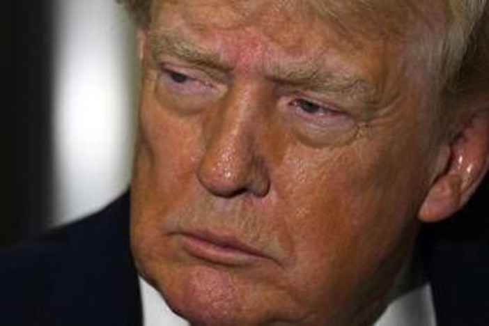 Iran, Trump frustrato da stallo torna a scegliere le bombe per piegare Teheran: l'analisi Iran, Trump frustrato da stallo torna a scegliere le bombe per piegare Teheran: l'analisi